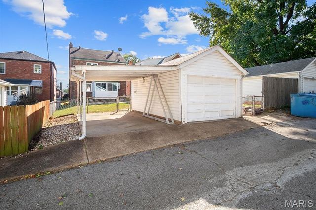 6611 Pernod Avenue, St Louis, MO 63139