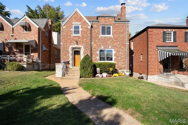 6611 Pernod Avenue, St Louis, MO 63139