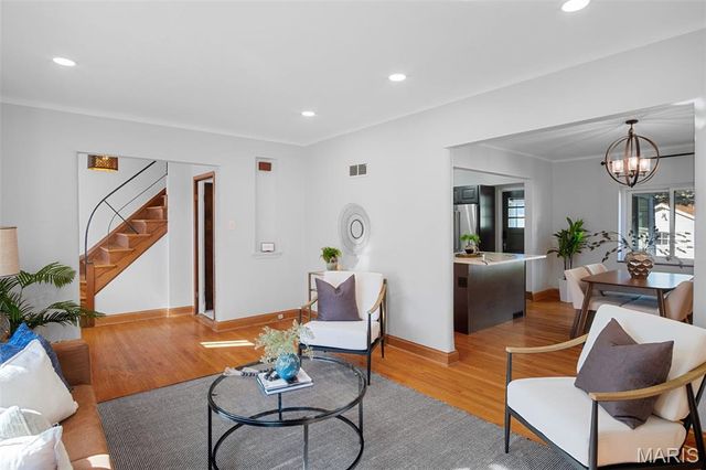 6611 Pernod Avenue, St Louis, MO 63139