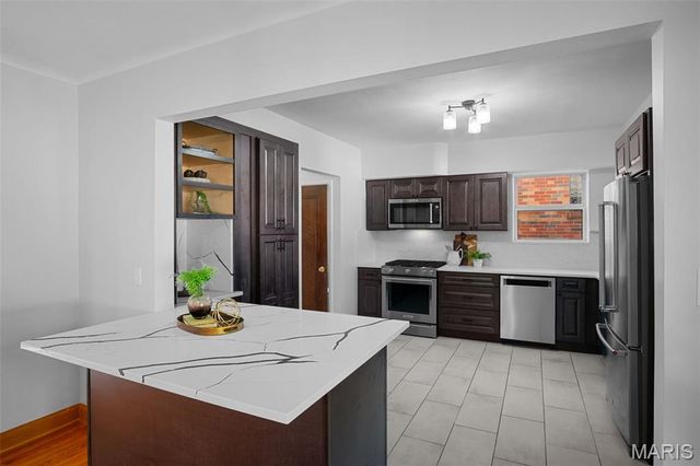 6611 Pernod Avenue, St Louis, MO 63139