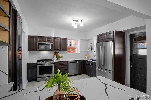 6611 Pernod Avenue, St Louis, MO 63139