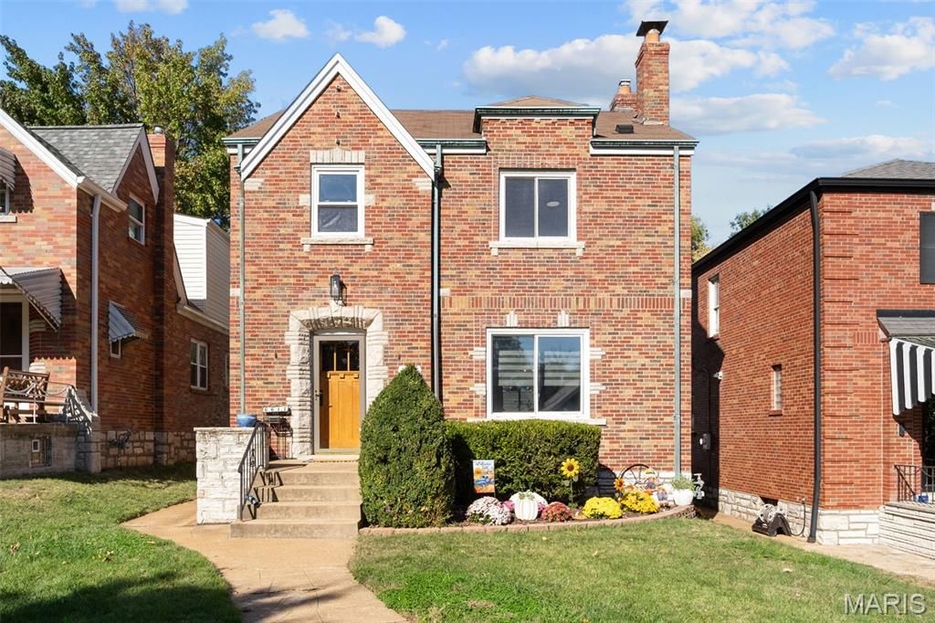 6611 Pernod Avenue, St Louis, MO 63139