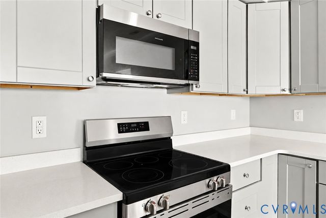 321 Mistletoe St, Petersburg, VA 23803