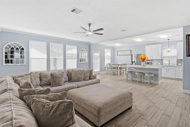 10858 Shannon Mills Lane, Houston, TX 77075