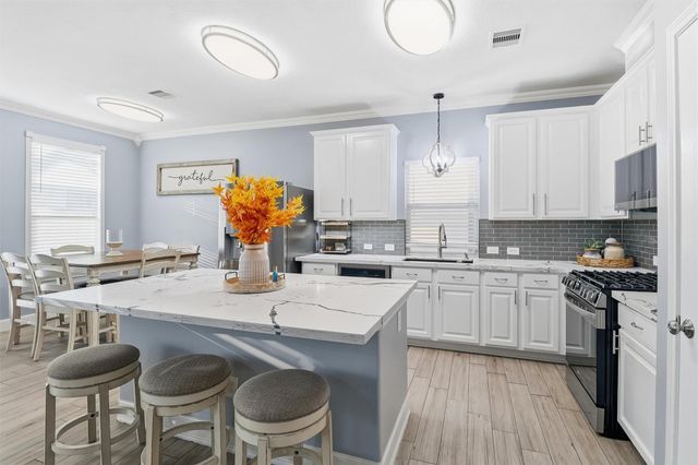 10858 Shannon Mills Lane, Houston, TX 77075