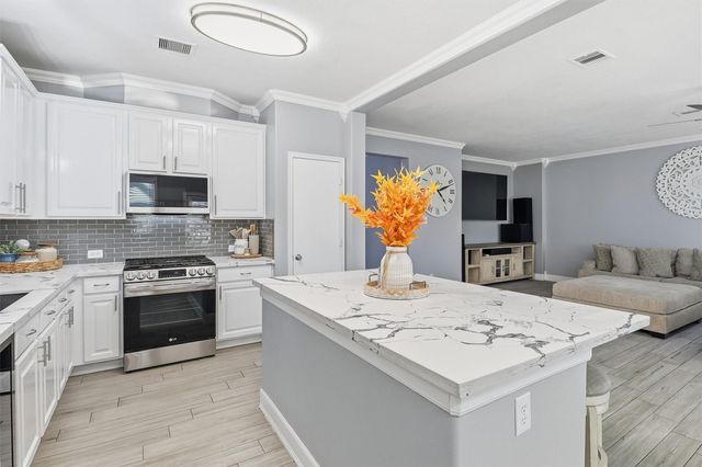 10858 Shannon Mills Lane, Houston, TX 77075