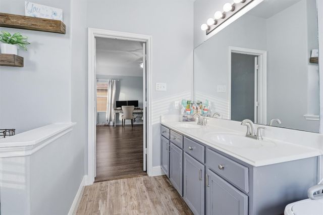 10858 Shannon Mills Lane, Houston, TX 77075