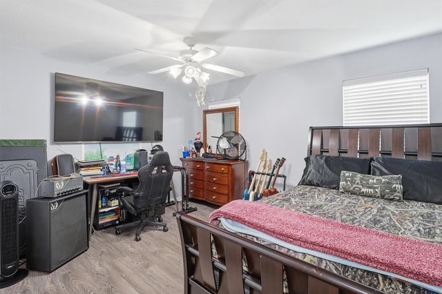 10858 Shannon Mills Lane, Houston, TX 77075