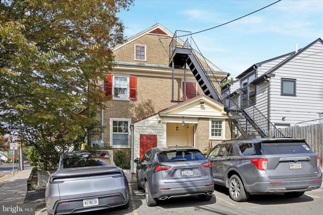 21 S CLINTON ST, Doylestown, PA 18901