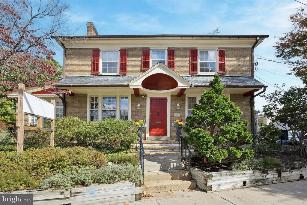 21 S CLINTON ST, Doylestown, PA 18901