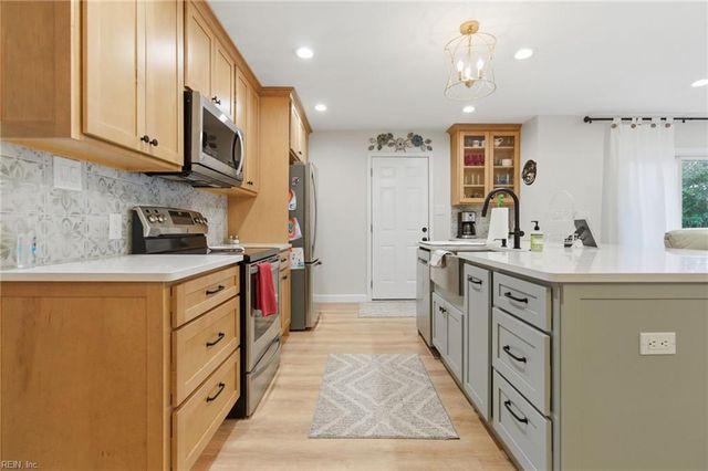2933 Cape Henry DR, Virginia Beach, VA 23451