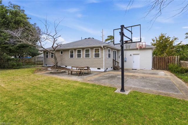 2933 Cape Henry DR, Virginia Beach, VA 23451