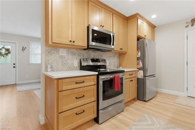2933 Cape Henry DR, Virginia Beach, VA 23451