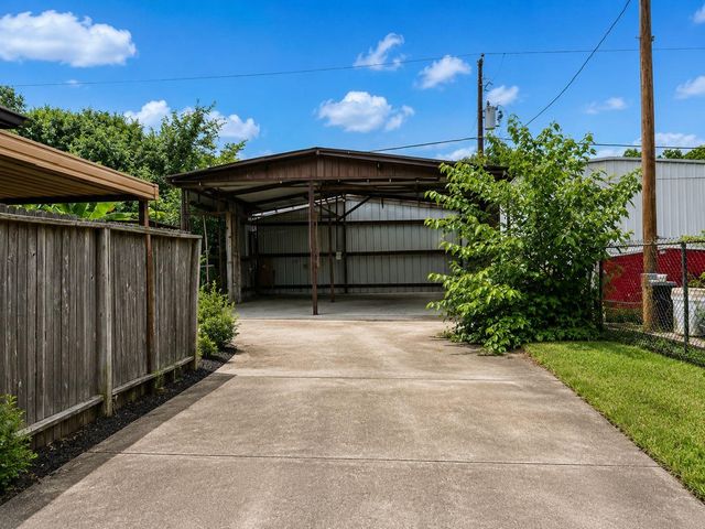 13610 Lynnwood Lane, Sugar Land, TX 77498