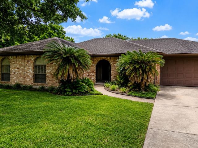 13610 Lynnwood Lane, Sugar Land, TX 77498