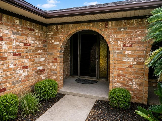 13610 Lynnwood Lane, Sugar Land, TX 77498
