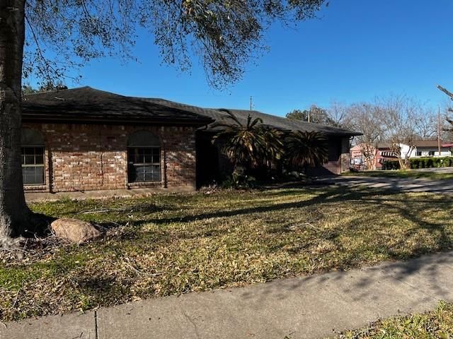 13610 Lynnwood Lane, Sugar Land, TX 77498