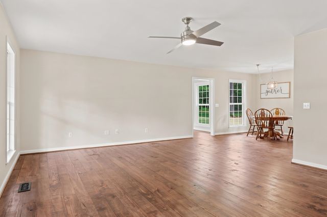 188 Aimwell Rd., Andrews, SC 29510