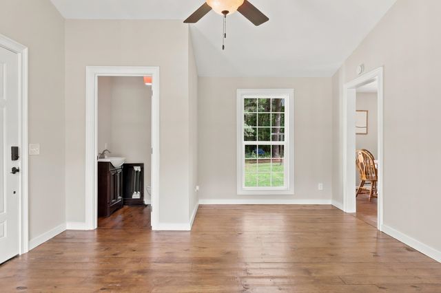 188 Aimwell Rd., Andrews, SC 29510