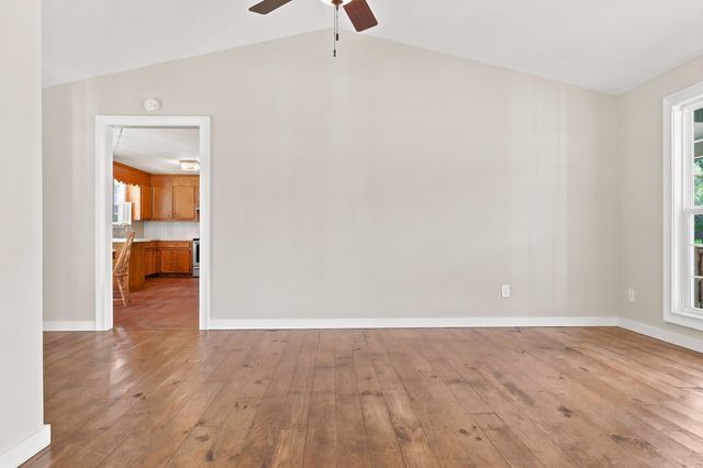 188 Aimwell Rd., Andrews, SC 29510