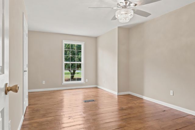188 Aimwell Rd., Andrews, SC 29510