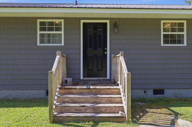 188 Aimwell Rd., Andrews, SC 29510