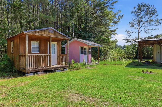 188 Aimwell Rd., Andrews, SC 29510