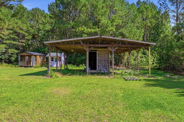 188 Aimwell Rd., Andrews, SC 29510