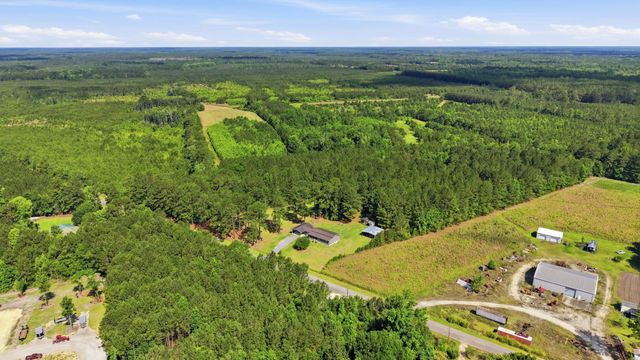 188 Aimwell Rd., Andrews, SC 29510