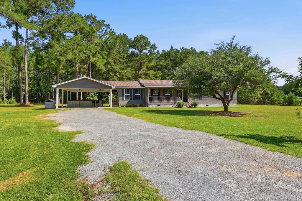 188 Aimwell Rd., Andrews, SC 29510