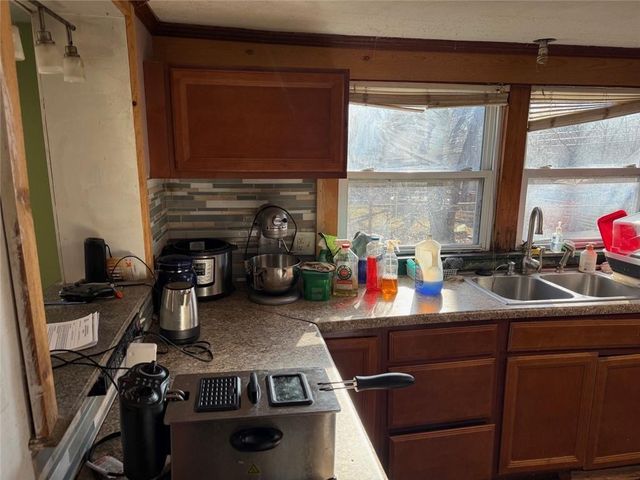 6028 NEWTON Street, Overland Park, KS 66202