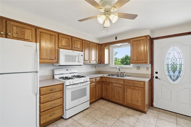 14332 Roberta Dr., North Huntingdon, PA 15642