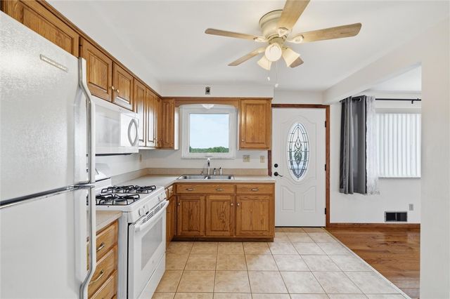 14332 Roberta Dr., North Huntingdon, PA 15642