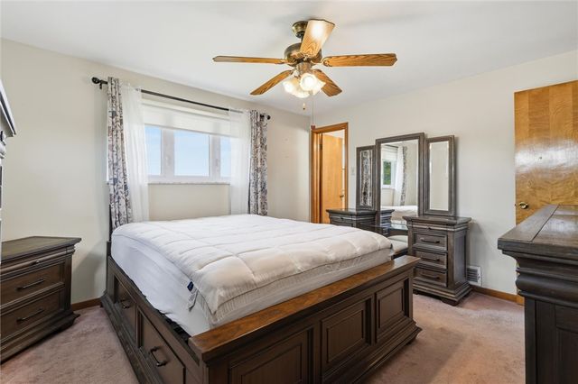 14332 Roberta Dr., North Huntingdon, PA 15642