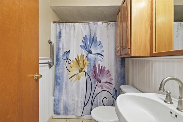 14332 Roberta Dr., North Huntingdon, PA 15642
