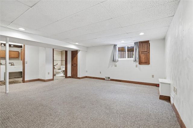 14332 Roberta Dr., North Huntingdon, PA 15642