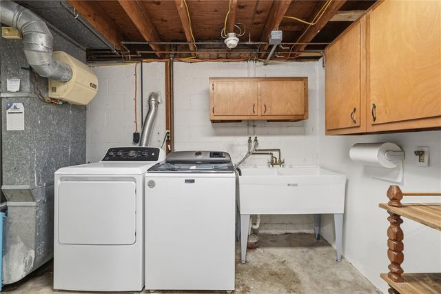 14332 Roberta Dr., North Huntingdon, PA 15642