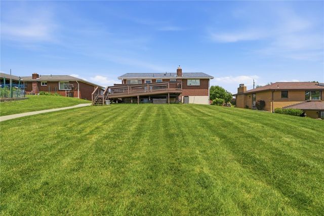14332 Roberta Dr., North Huntingdon, PA 15642