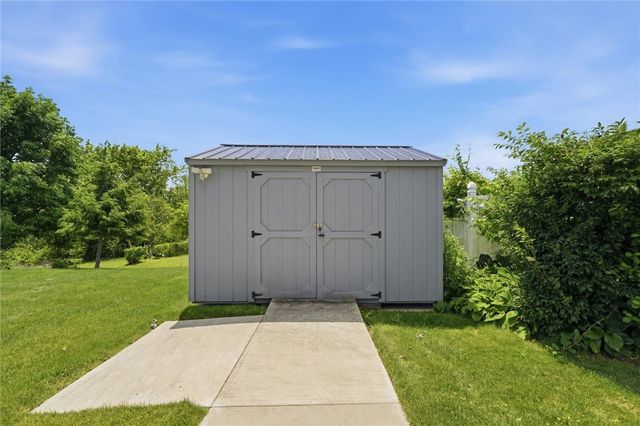 14332 Roberta Dr., North Huntingdon, PA 15642