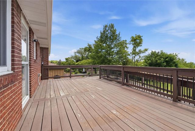 14332 Roberta Dr., North Huntingdon, PA 15642