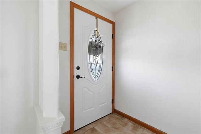 14332 Roberta Dr., North Huntingdon, PA 15642