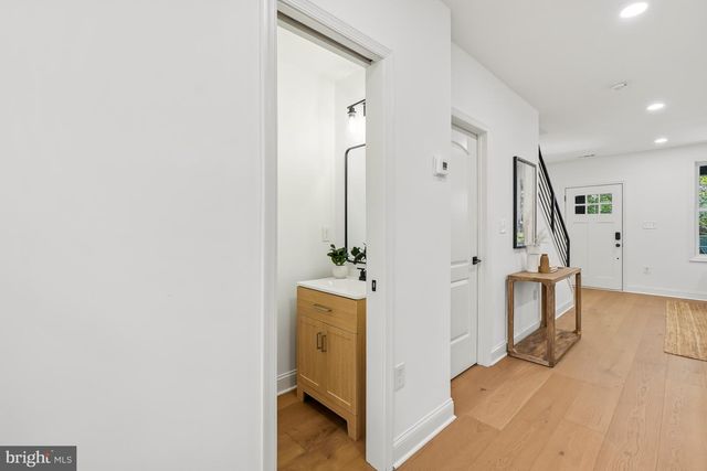 1529 ISHERWOOD ST NE, Washington, DC 20002