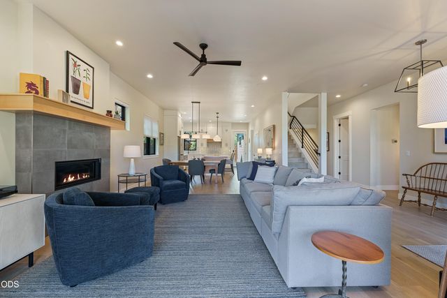 1225 NW Elgin Avenue, Bend, OR 97703