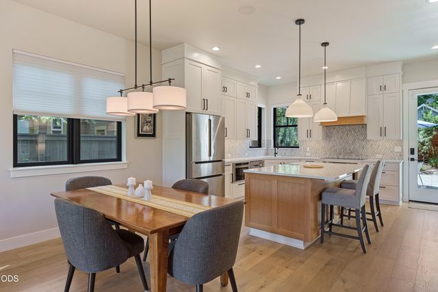 1225 NW Elgin Avenue, Bend, OR 97703