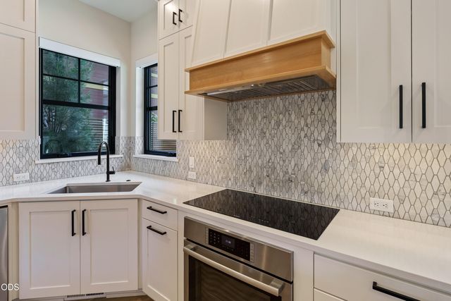 1225 NW Elgin Avenue, Bend, OR 97703