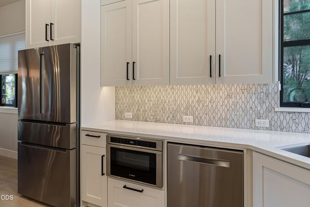 1225 NW Elgin Avenue, Bend, OR 97703