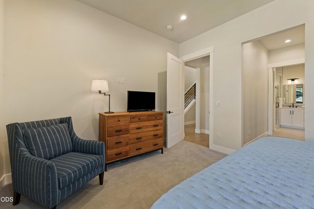 1225 NW Elgin Avenue, Bend, OR 97703