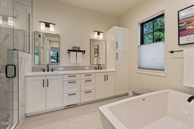 1225 NW Elgin Avenue, Bend, OR 97703
