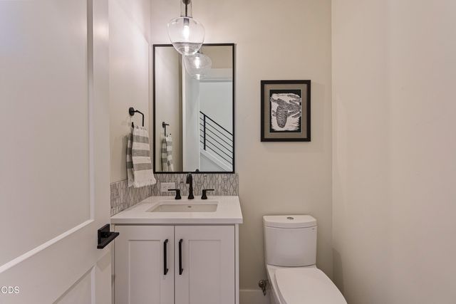 1225 NW Elgin Avenue, Bend, OR 97703