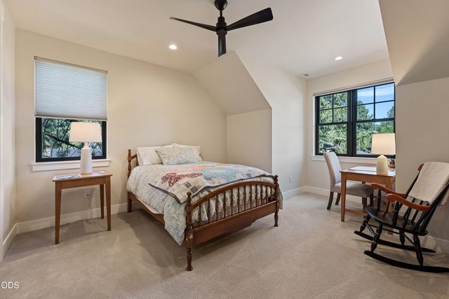 1225 NW Elgin Avenue, Bend, OR 97703